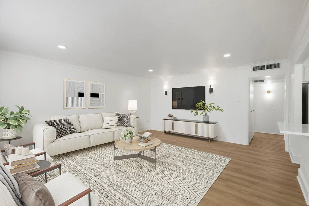 5917 E University Boulevard 215, Dallas