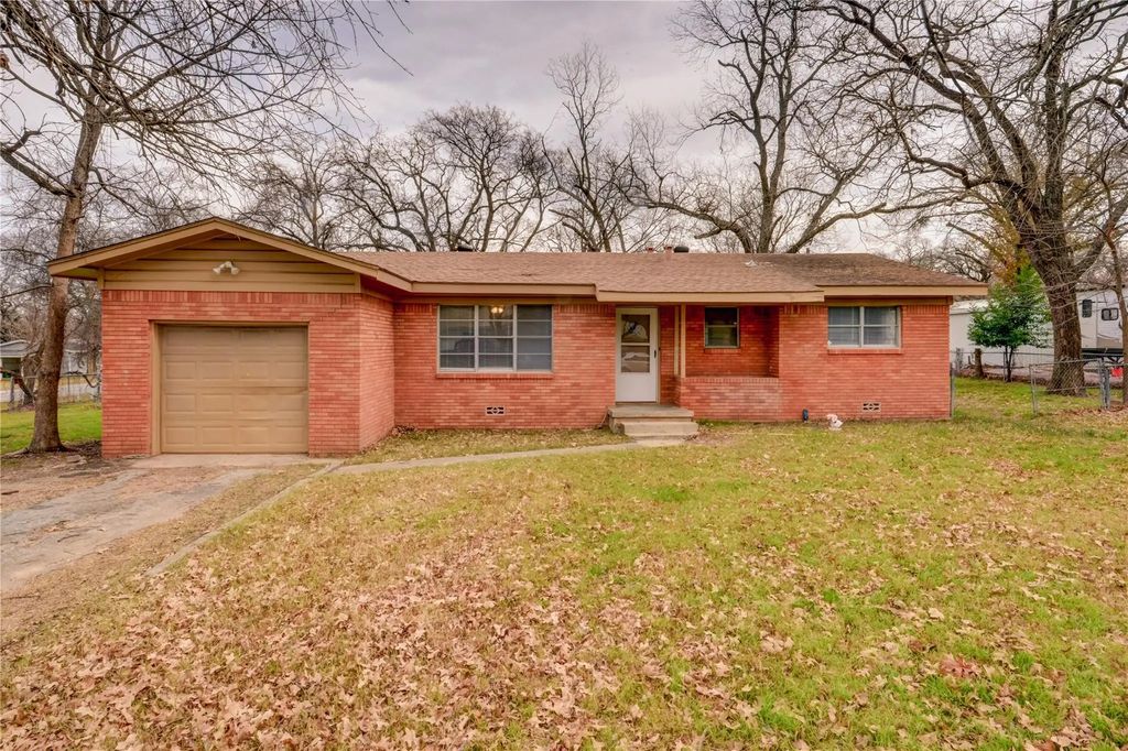 1002 N Stewart Court, Azle