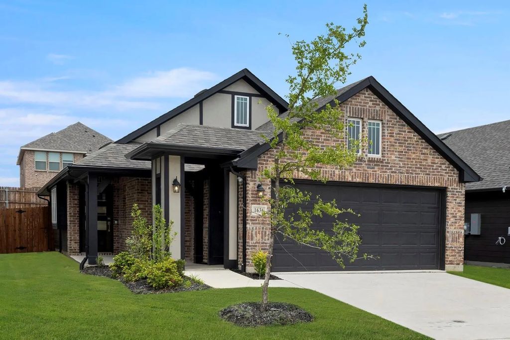 1636 Meadow Crest Drive, Aubrey