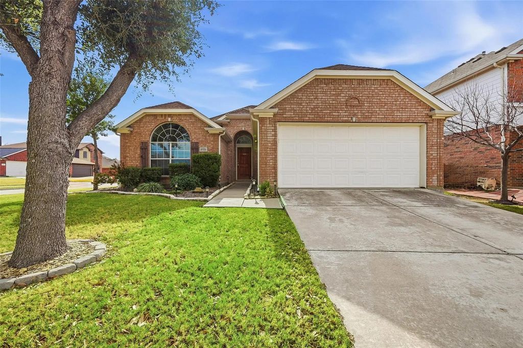 1020 Hay Stack Court, Little Elm