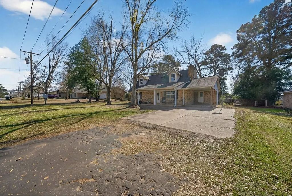3593 Walnut Hill Drive, Flint