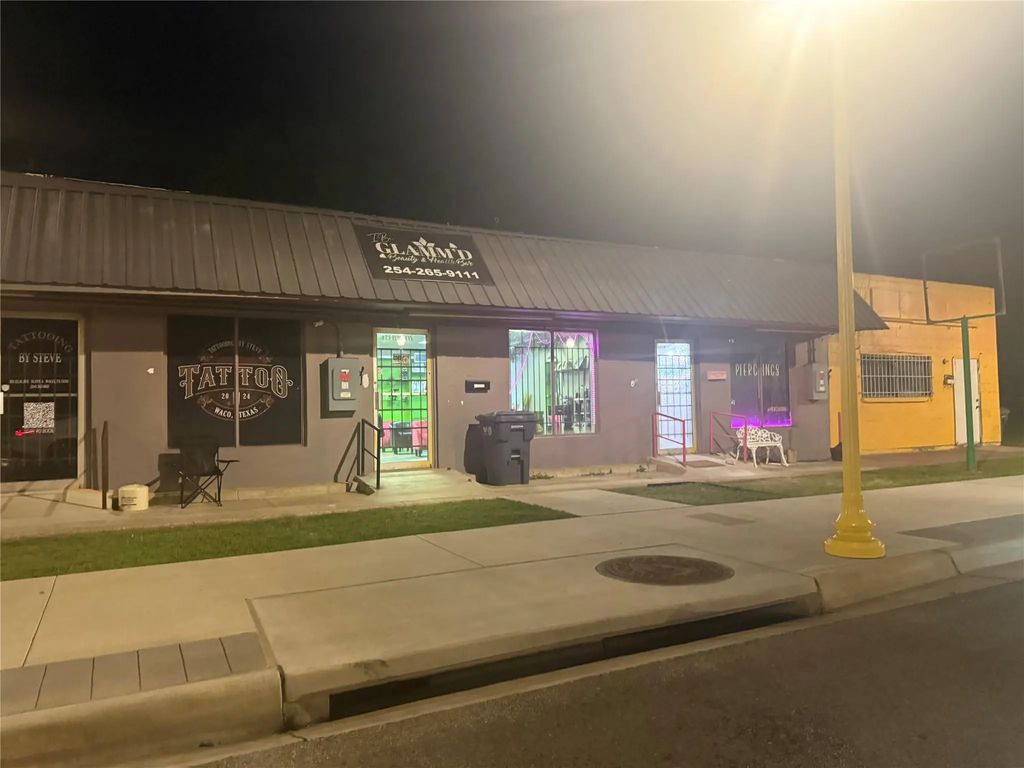 825 Elm, Waco