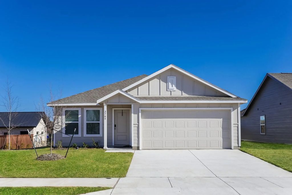 2709 Center Creek, Benbrook