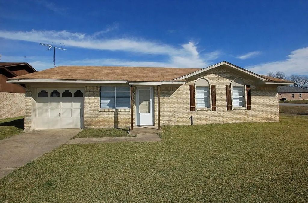 606 E Broad Street, Forney