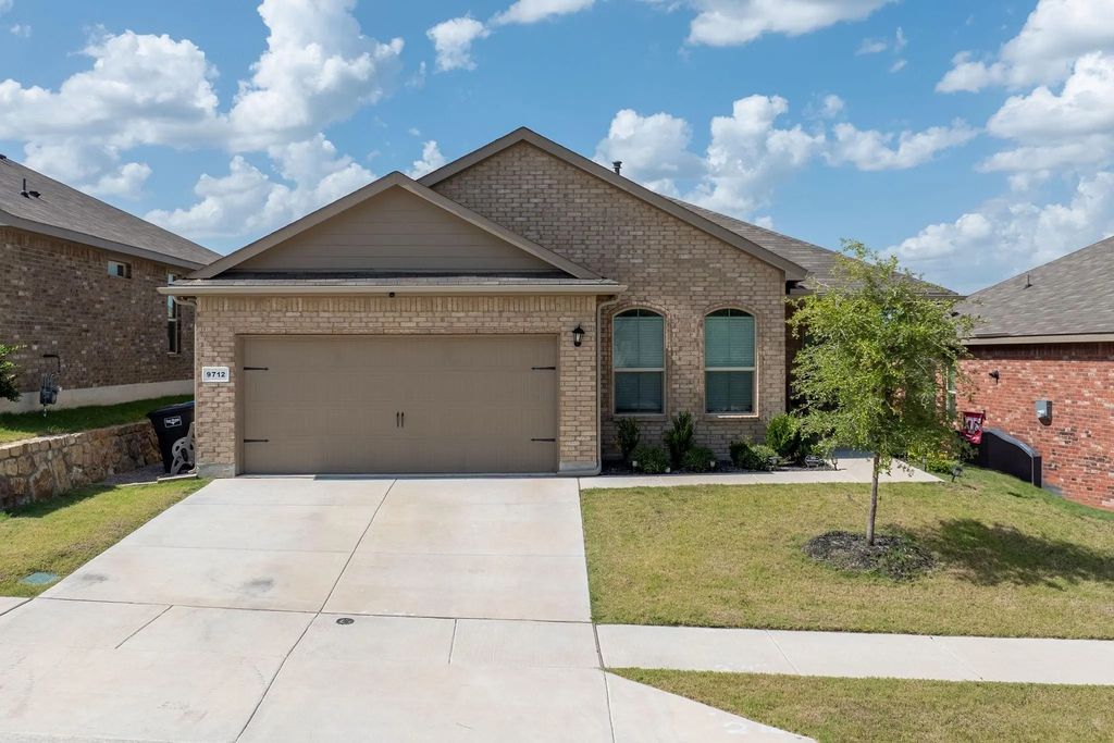 9712 Cherryville Road, Fort Worth
