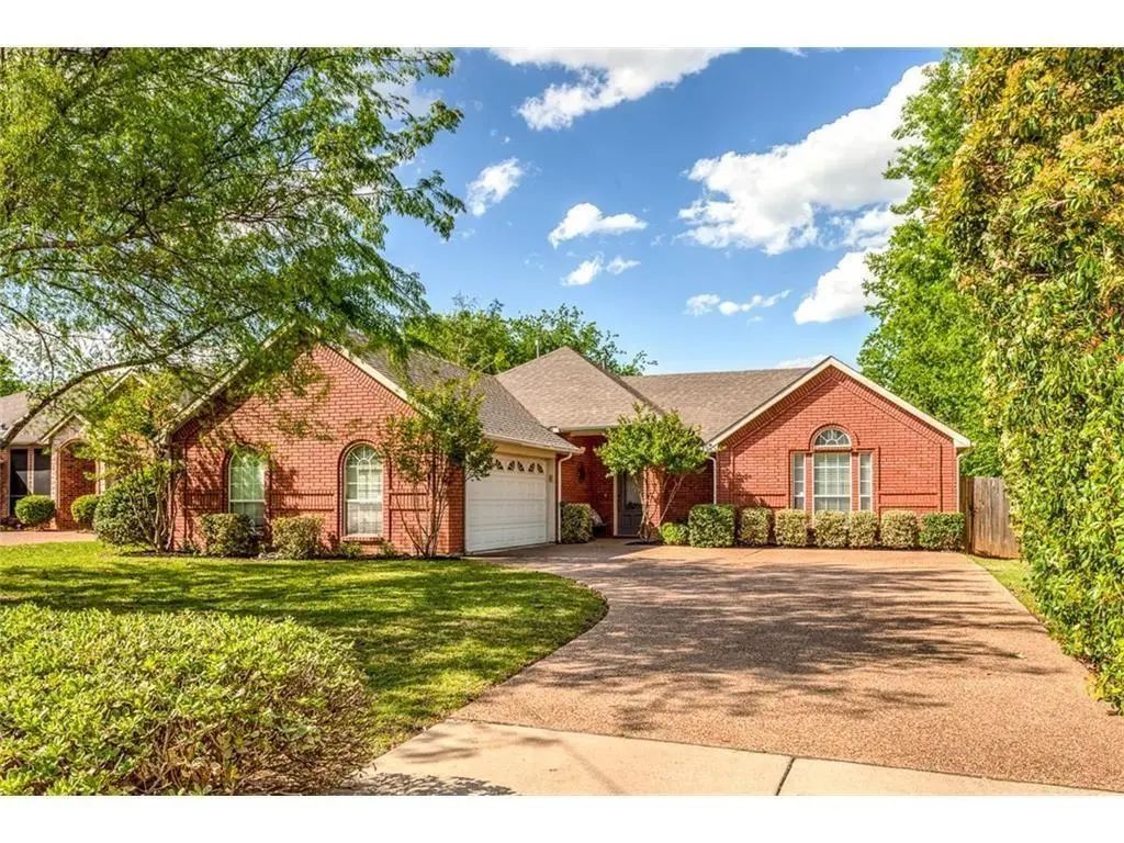 231 E Vine Street, Keller