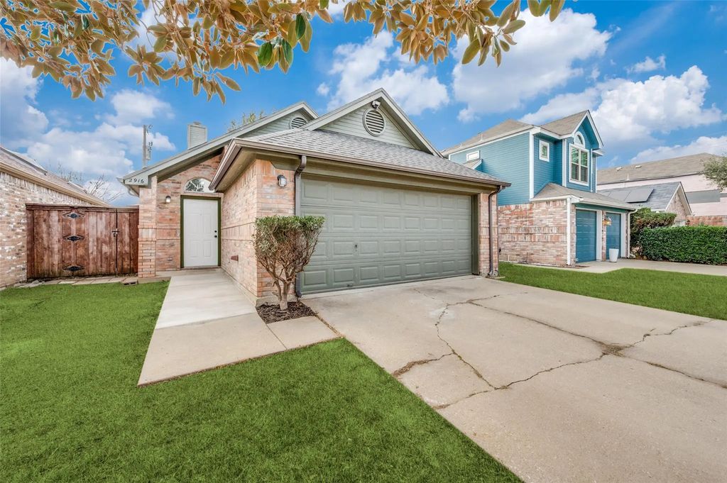 2916 S Bend Drive, Dallas