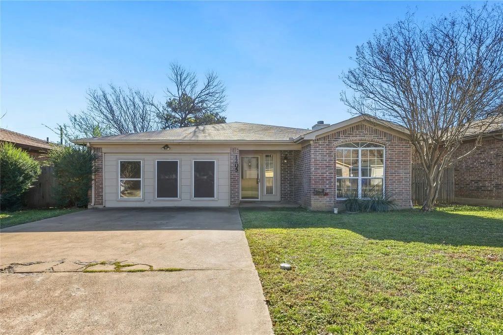 1205 Stone Creek Drive, Mansfield