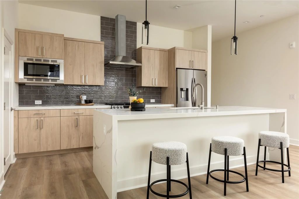1901 S Harwood Street 102, Dallas