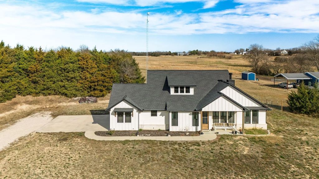 4700 County Road 1040, Celeste