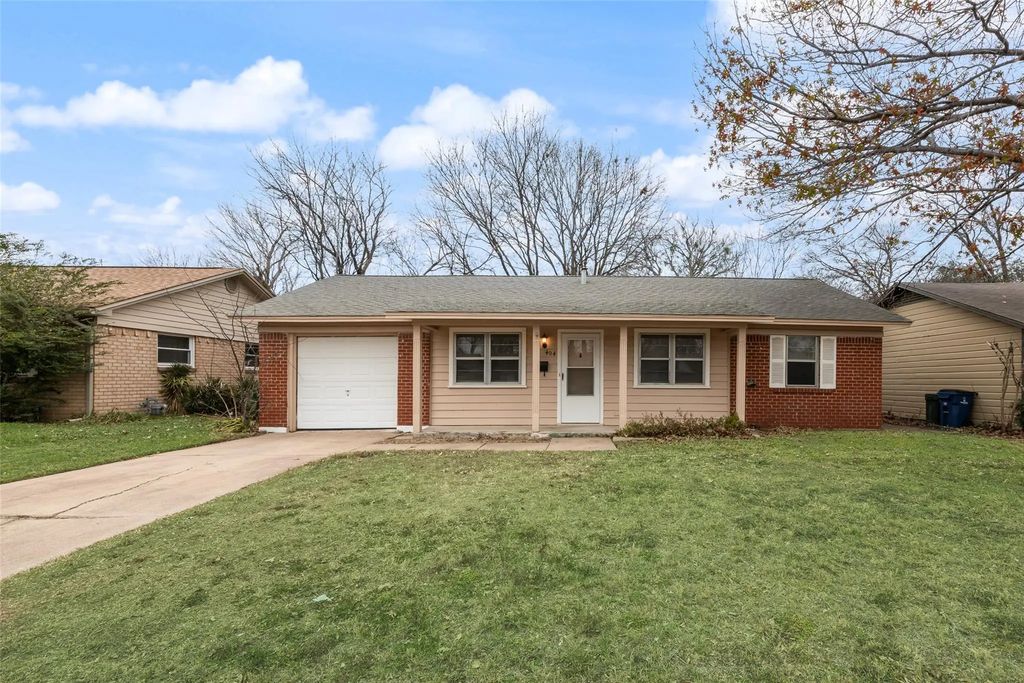 404 Vaden Avenue, Everman