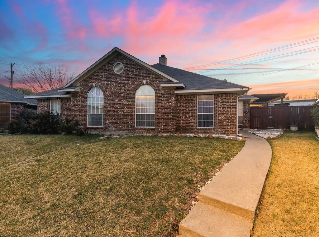 1931 Hearthside Lane, Garland