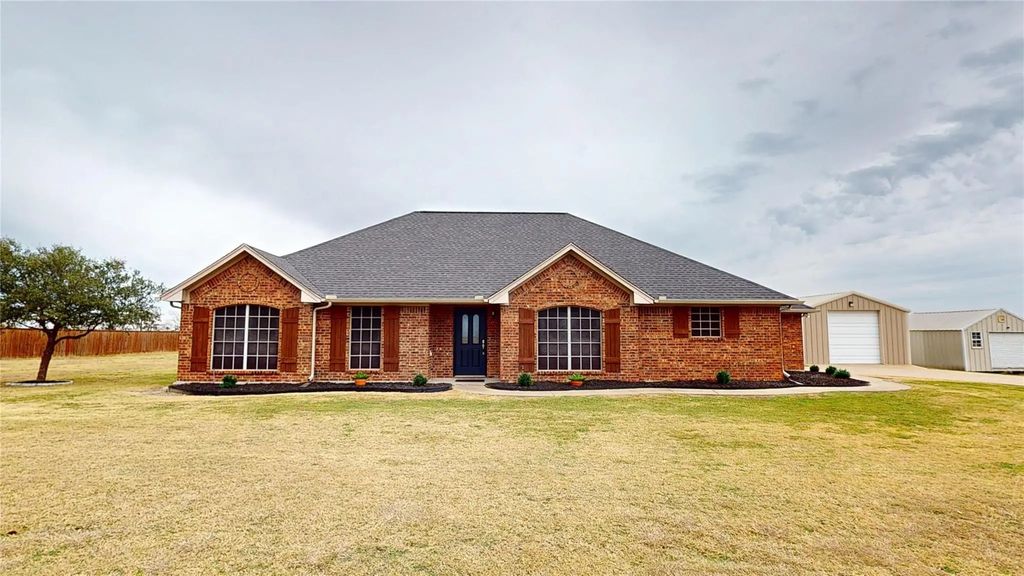 425 Country Manor Lane, Royse City
