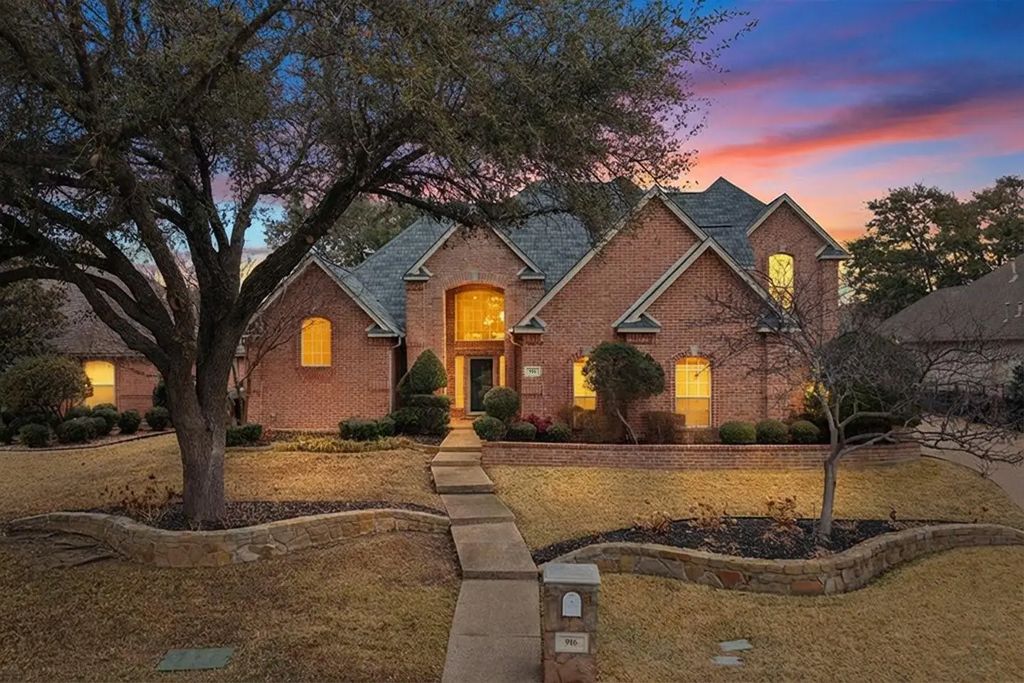 916 Riviera Drive, Mansfield