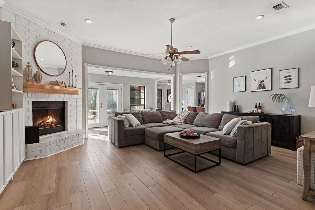 1008 Oak Valley Road, Burleson