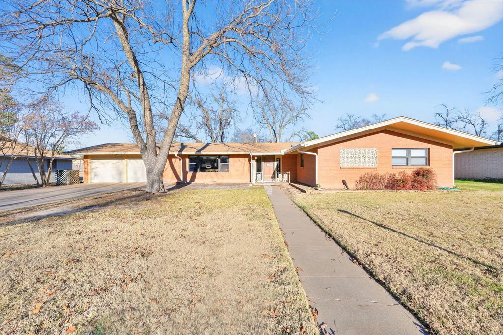 2131 N Woodland Street, Stephenville