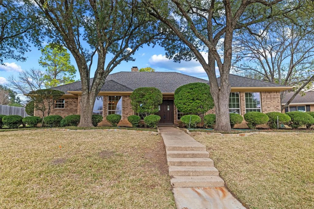 1216 Saint Andrews Drive, Mansfield
