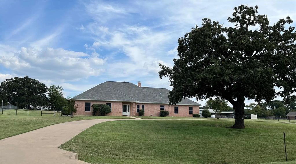 4763 Red Oak Circle, Aubrey
