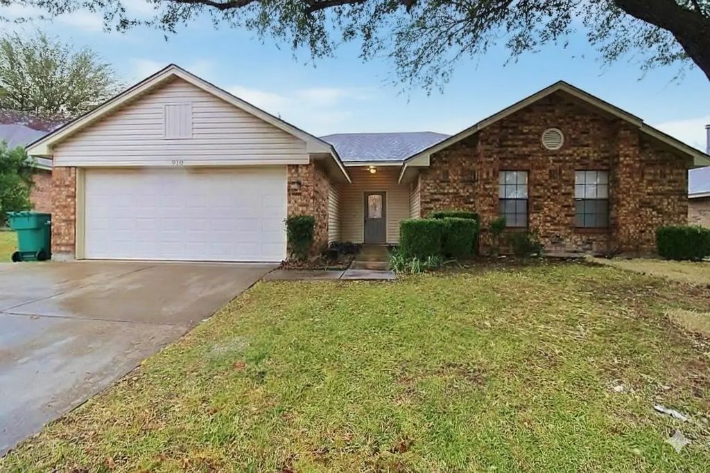 910 Elliott Drive, Cedar Hill