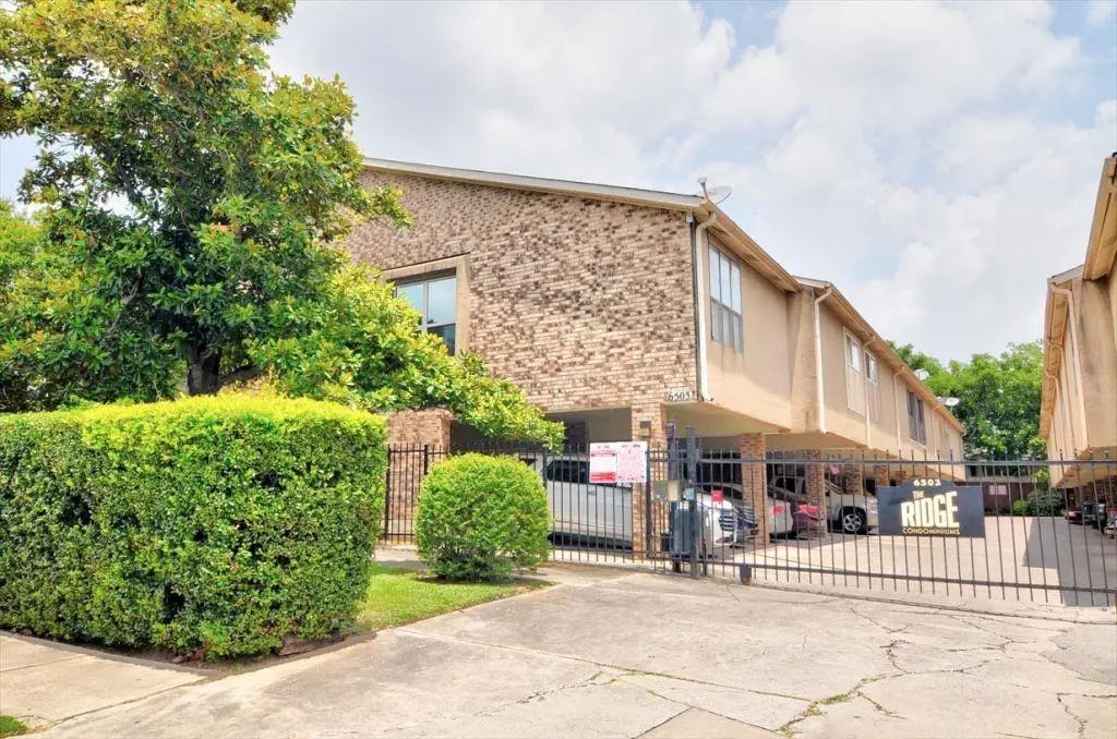 6503 Ridgecrest Road 110/j, Dallas