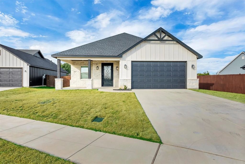 517 Highview Court, Godley