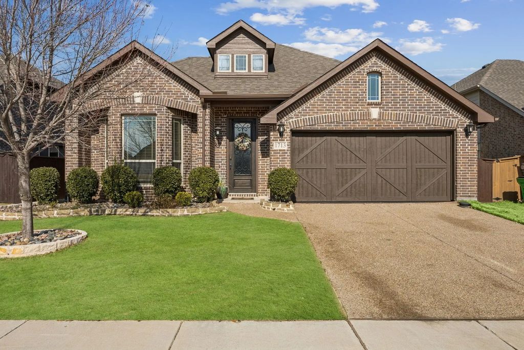 1713 Emerald Tree Place, Aubrey