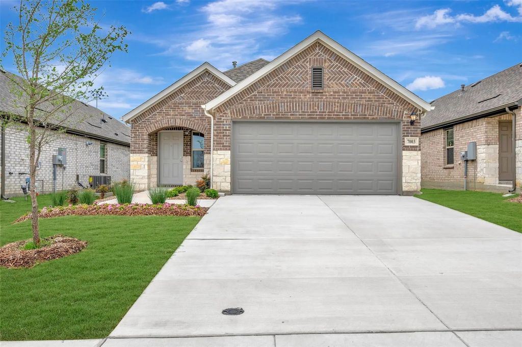 7003 Butterfield Drive, Sanger