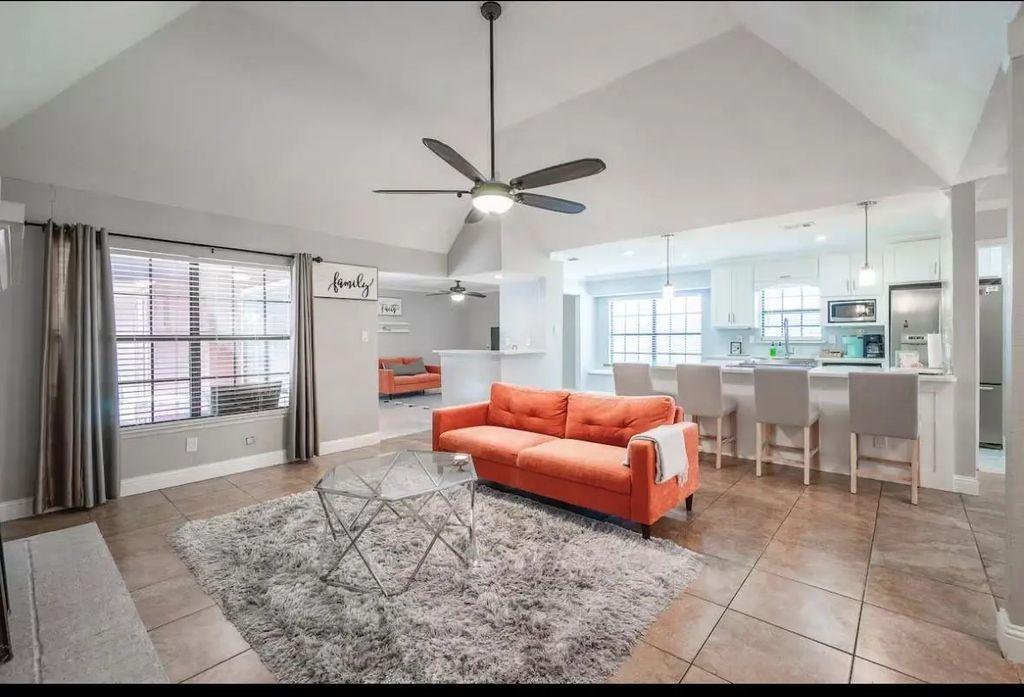 313 Diamond Drive, DeSoto