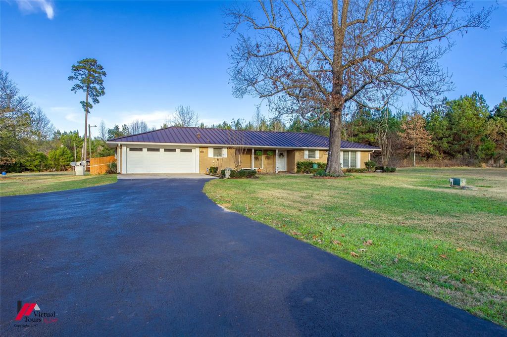 6178 Highway 3015, Grand Cane