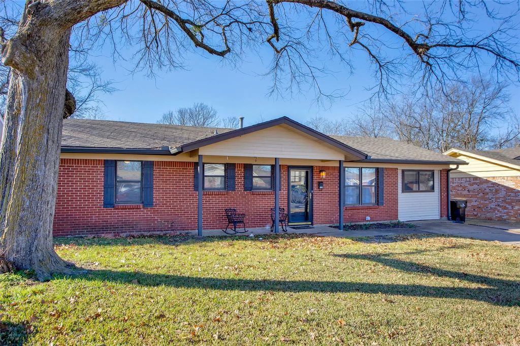 162 N Imperial Drive, Denison
