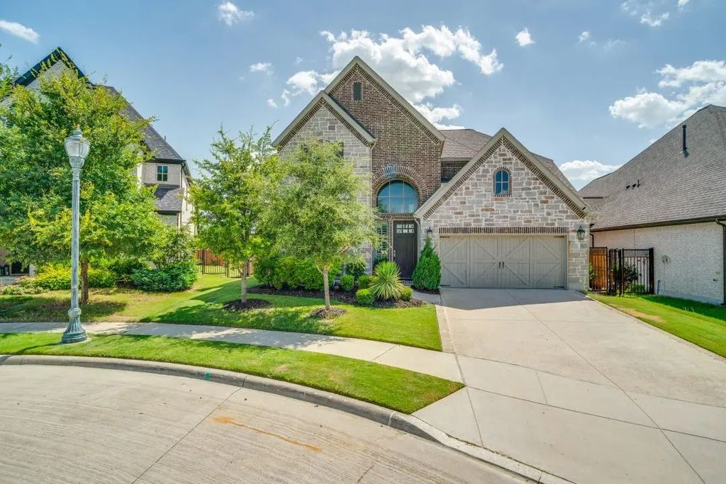 880 Manchester Avenue, Prosper