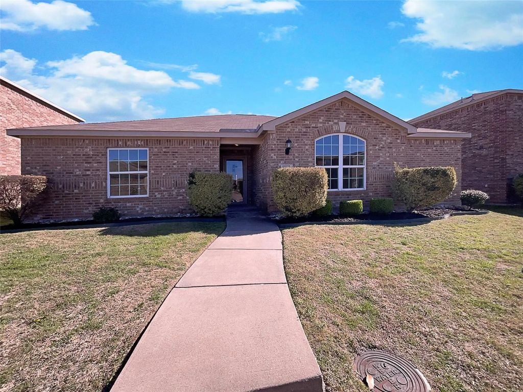 1006 Barrymore Lane, Duncanville