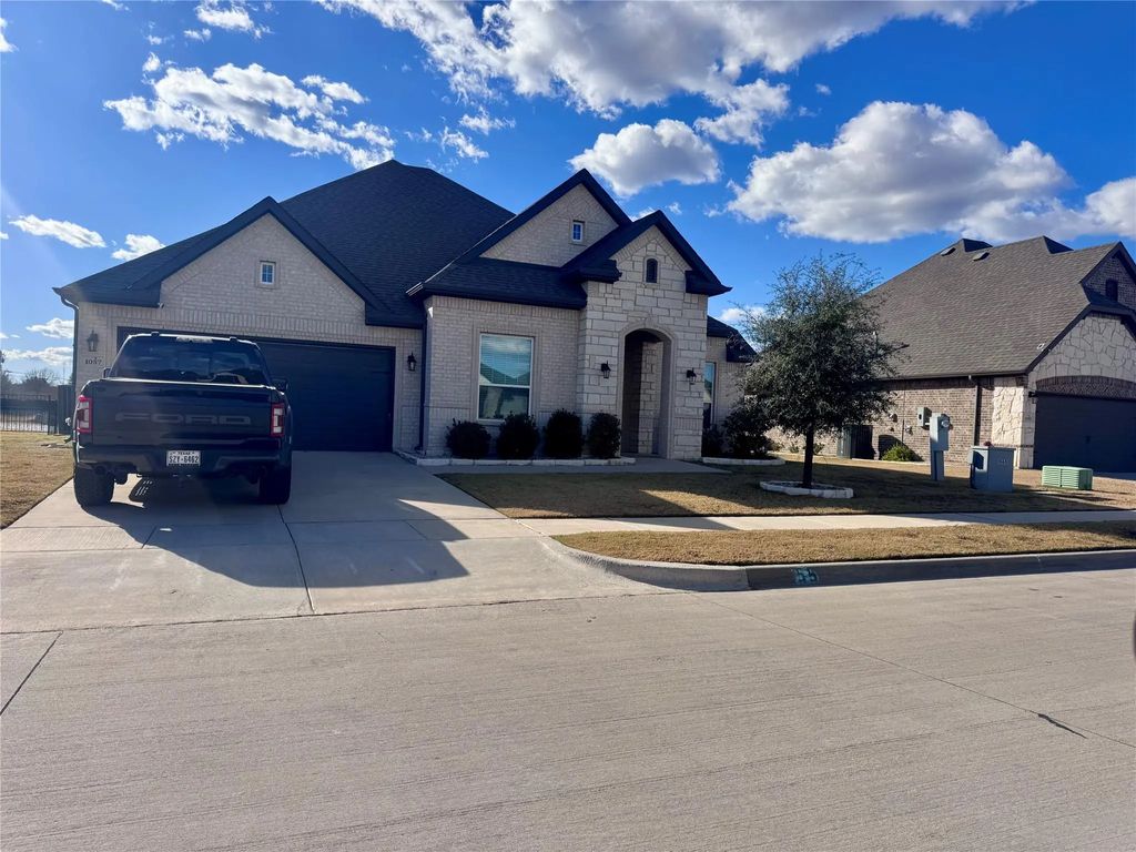 1057 Mickelson Drive, Granbury