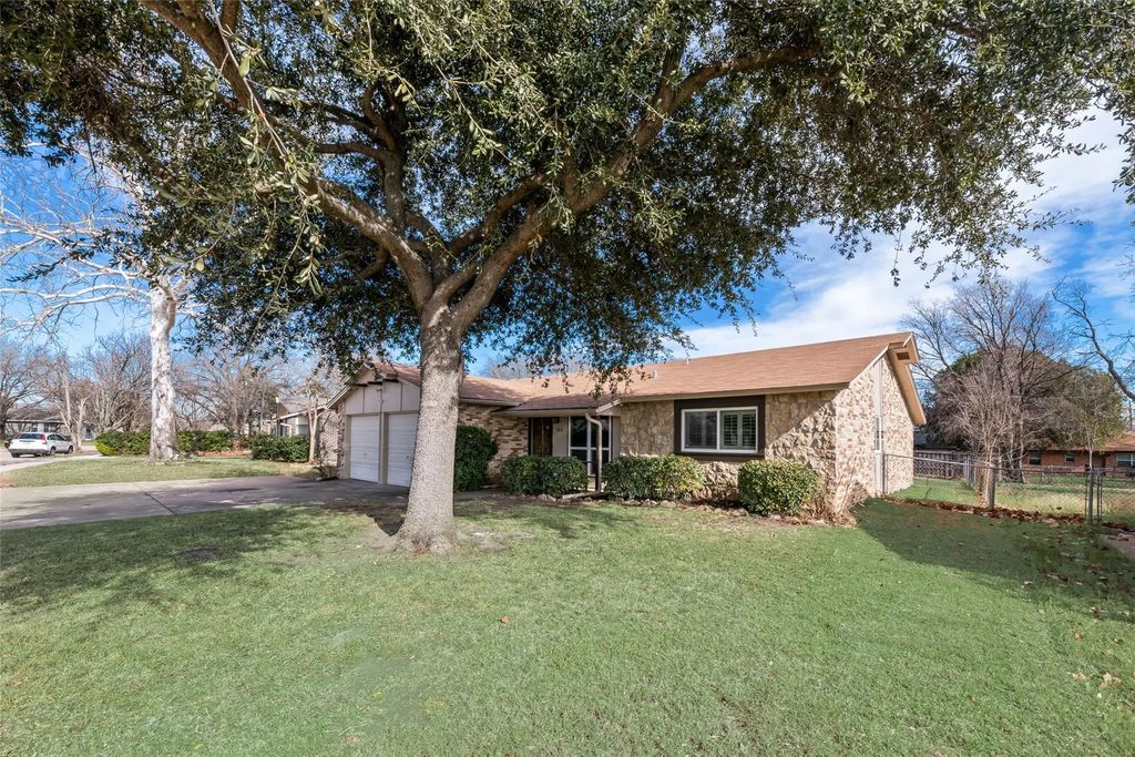 1816 Willow Lane, Plano