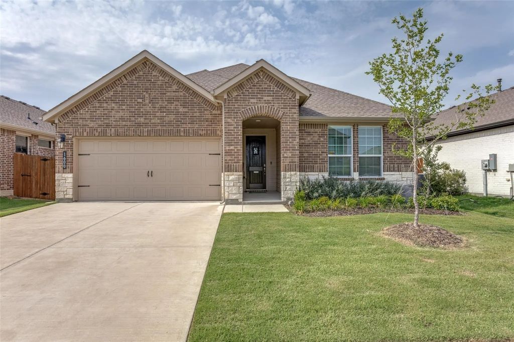 1600 Woodpecker Street, Denton