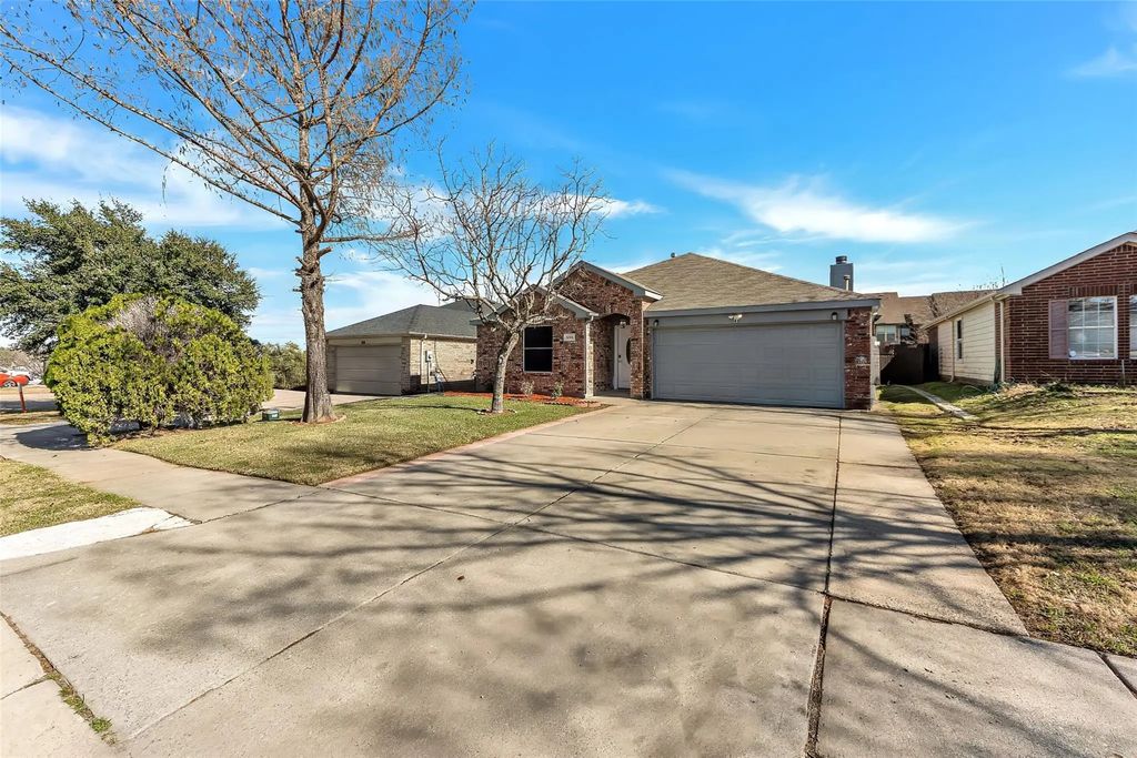 1006 Buckingham Drive, Forney