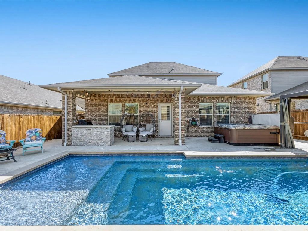 223 Briarwood Lane, Lake Dallas
