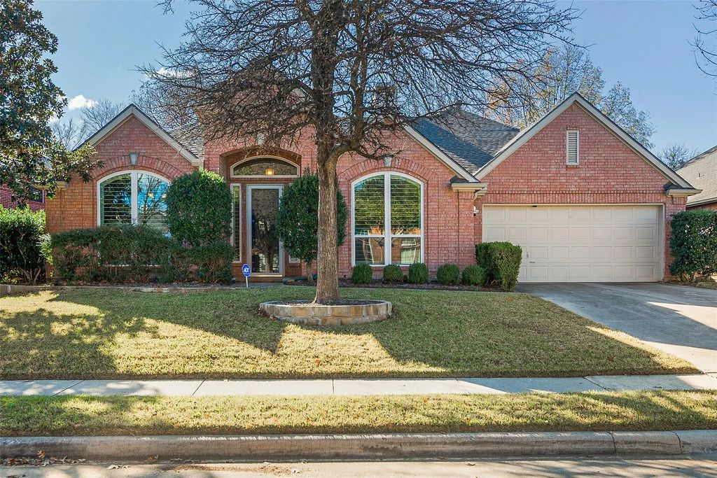 4211 Blue Grass Court, Flower Mound