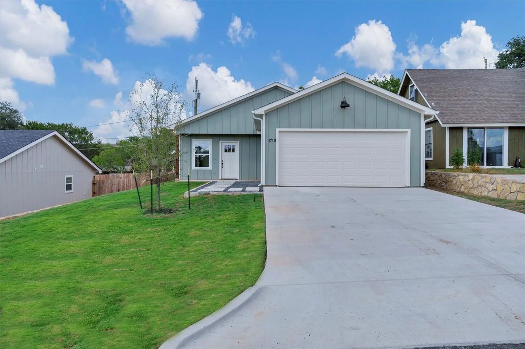1710 Broken Bow Road, Granbury