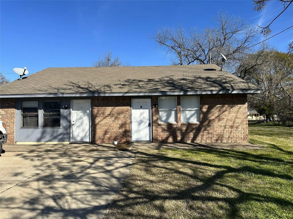 1111 N Main Street B, Corsicana
