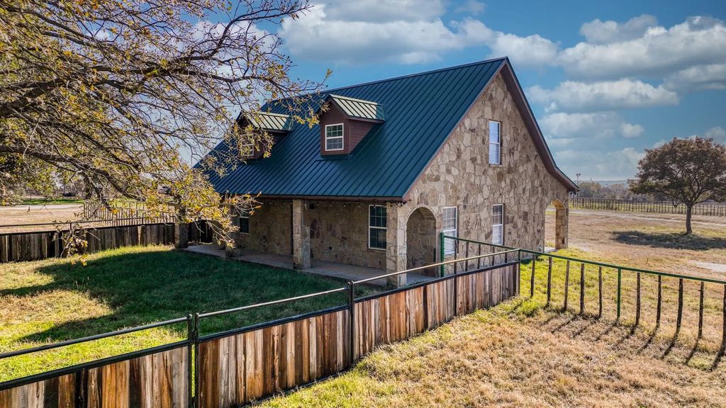 1110 Knob Road, Springtown