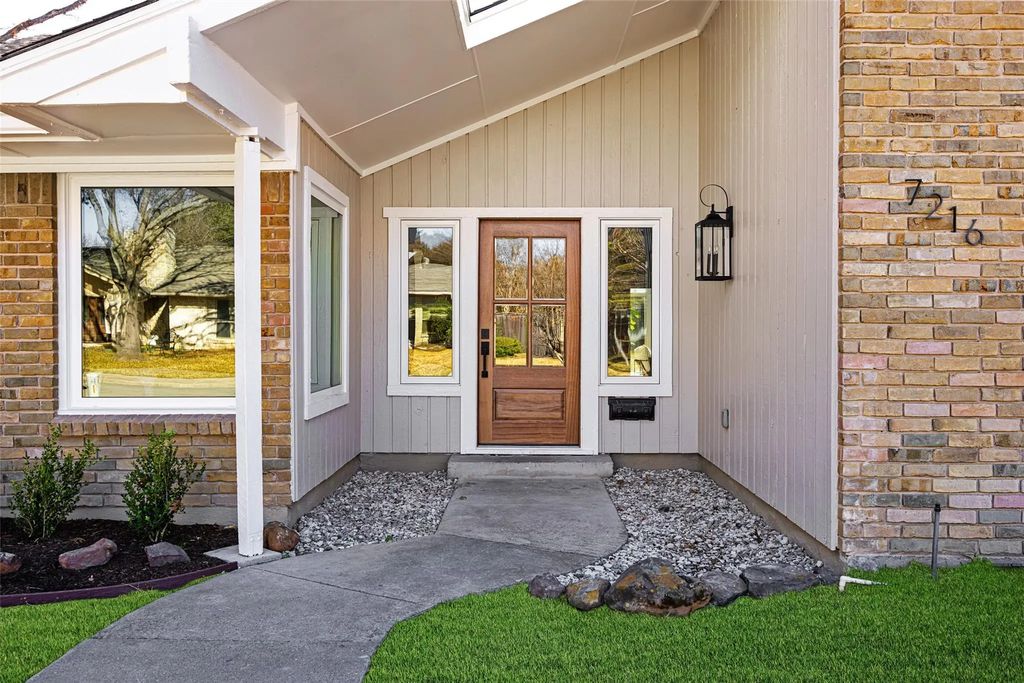 7216 Whispering Pines Drive, Dallas