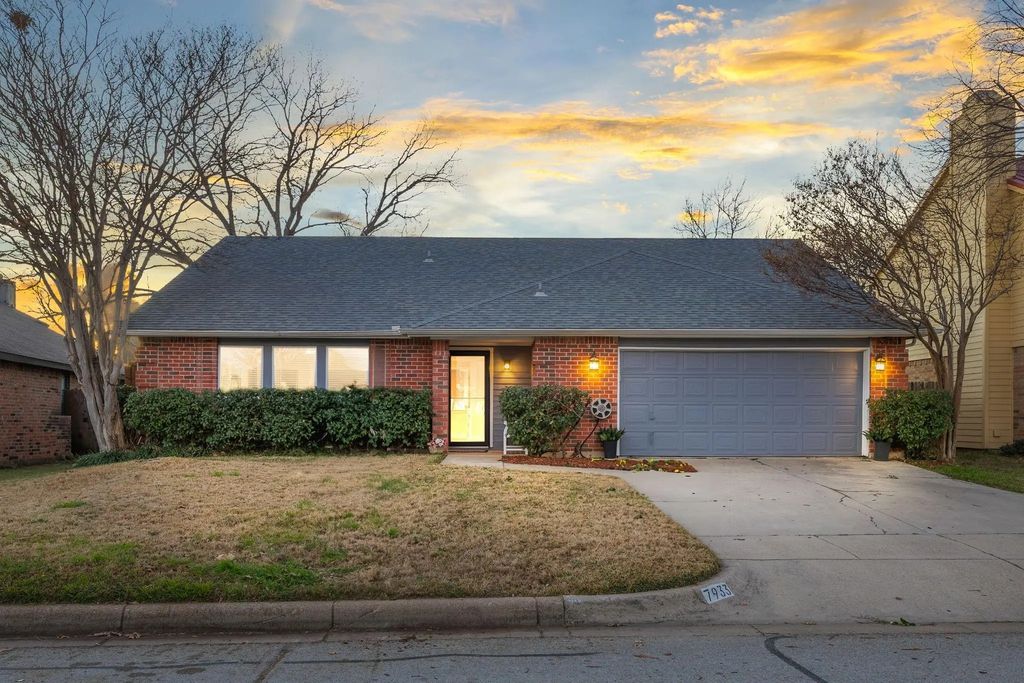 7933 Waterside Trail, Fort Worth