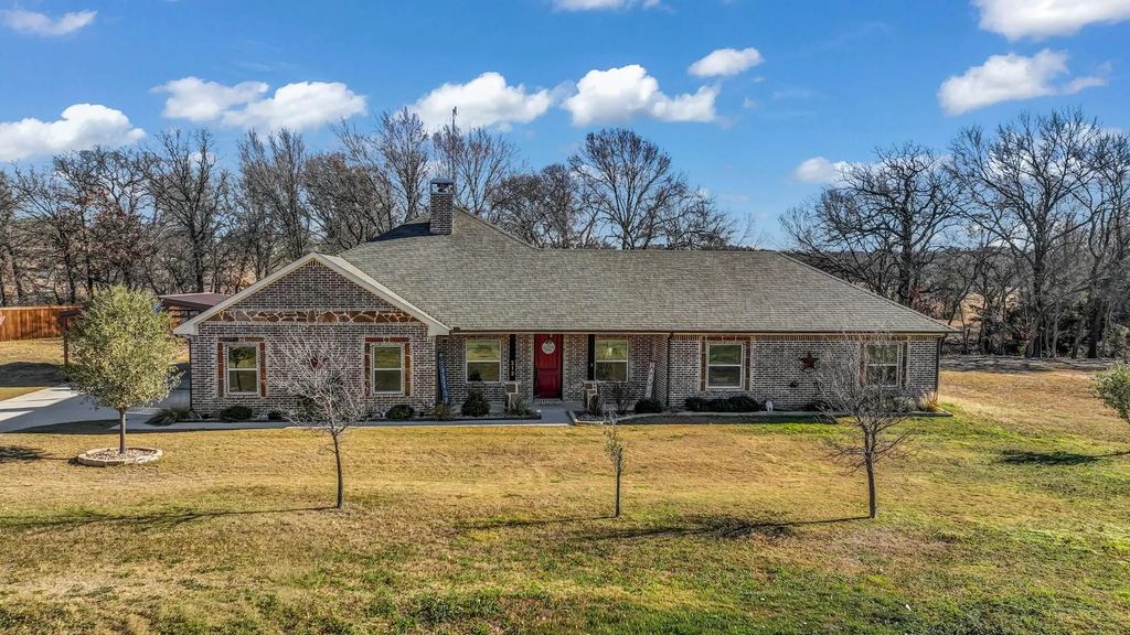 212 Amanda Drive, Weatherford