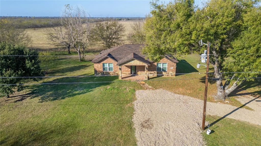 19450 Valentine Road, Kemp