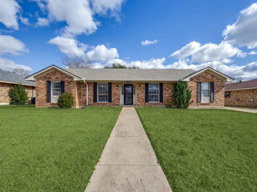 1713 Crescent Drive, Sherman