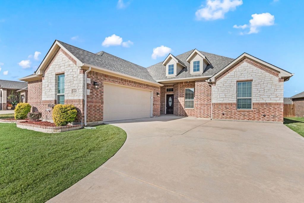 1684 Laramie Lane, Burleson