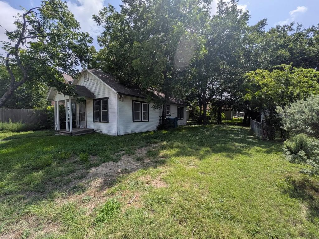 502 N Spears Street, Alvarado
