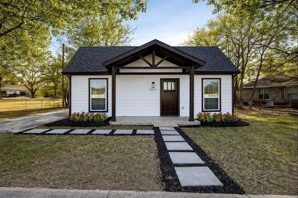806 E Jefferson Street, Waxahachie