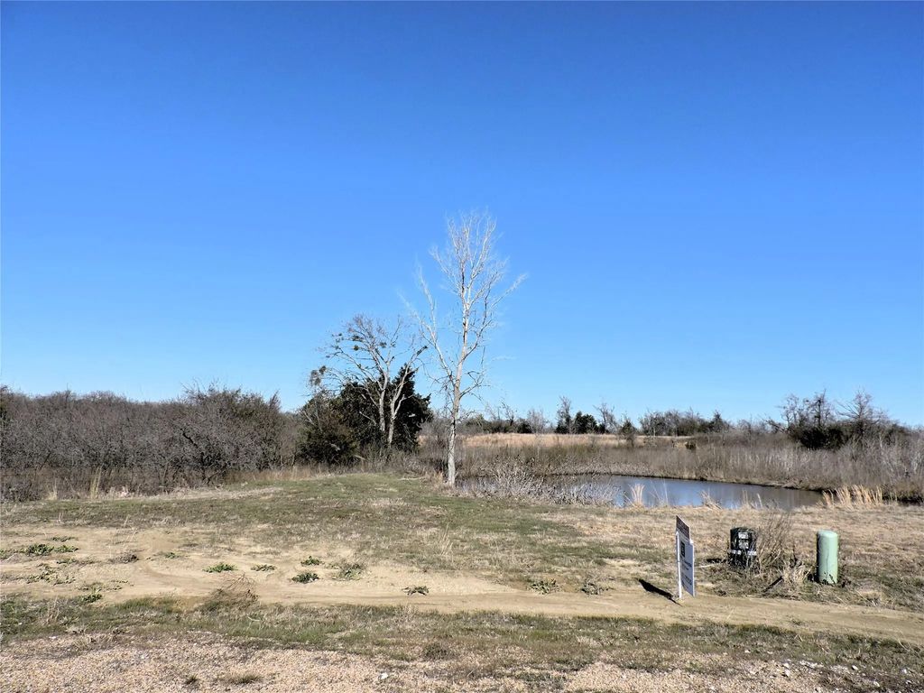 310 Victory Drive, Mabank